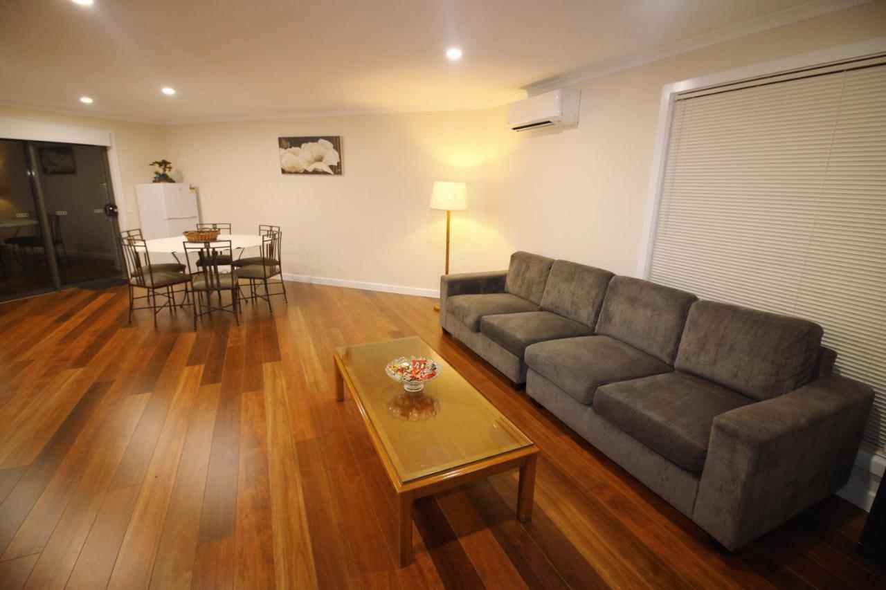 Silver House - Melbourne Airport Accommodation - 7 Minutes From Melbourne Airport Exterior photo